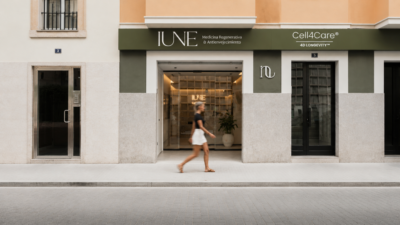 Eingang des IUNE Medical Centers in Palma
