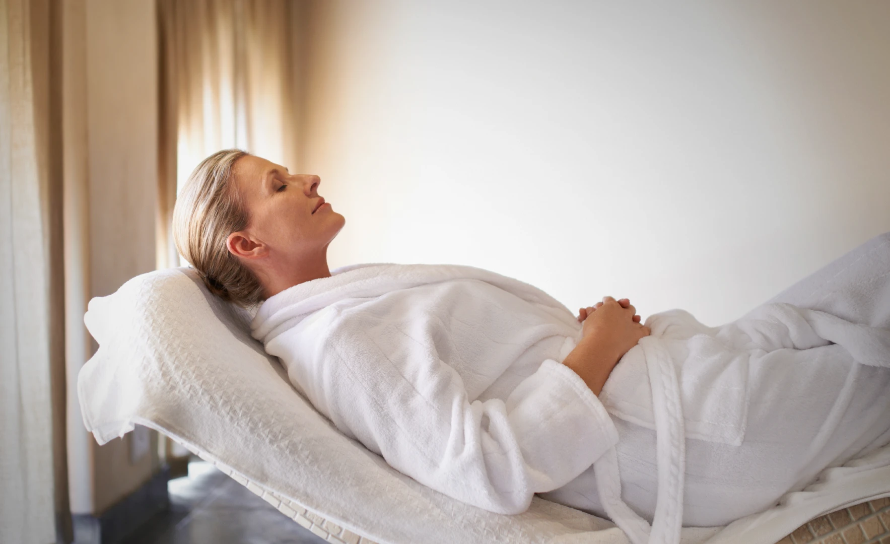 A patient during treatment at IUNE Medical Center